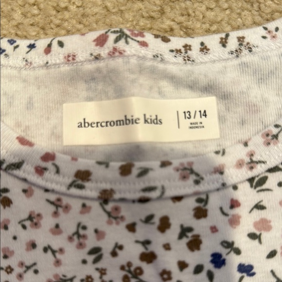 Abercrombie Kids Pink and White Short Sleeve Tees 13/14 - Picture 3 of 3